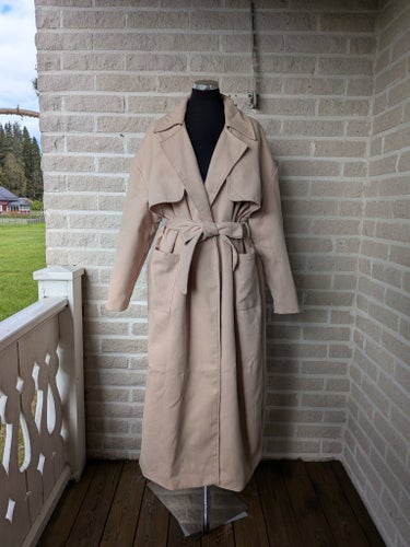 PRETTYLITTLETHING lång beige kappa, storlek 42 UK 14 STONE MAXI BELTED COAT