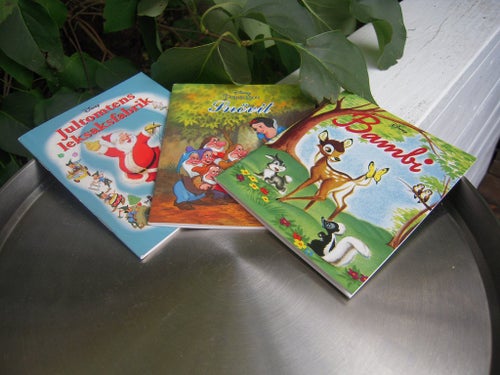 3 små Disneyböcker Jultomtens leksaksfabrik Bambi och Snövit illustrationer