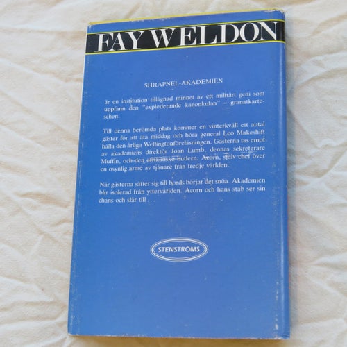 Shrapnel-Akademien av Fay Weldon