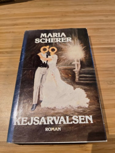 Kejsarvalsen – Maria Scherer (1980) – Inbunden med omslag av Lars Jaxvall