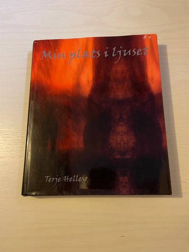 Min plats i ljuset / Hellesø, Terje