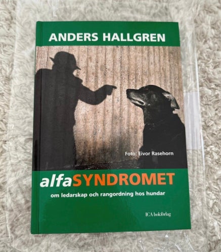 AlfaSyndromet : om ledarskap och rangordning hos hundar av Anders Hallgren