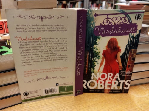 Värdshuset av Nora Roberts. Bok. Very Fine plus
