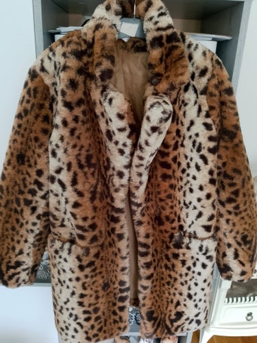 K.ZELL FUR PARIS leopardmönstrad kappa, storlek L