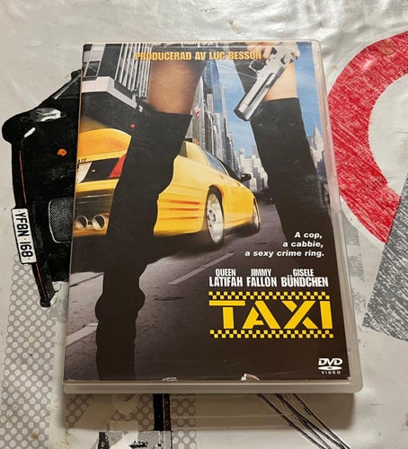 TAXI (2004) SVENSK UTGÅVA I FINT SKICK!  JIMMY FALLON OCH QUEEN LATIFA.