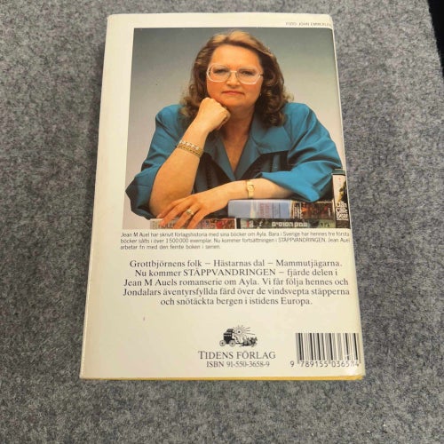 Jean M Auel - Stäppvandringen