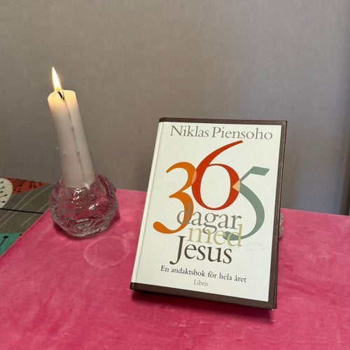 365 dagar med Jesus av Niklas Piensoho, Libris