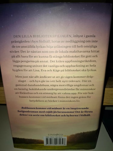 Inbunden: Bokbussen kommer vid midnatt av Sofie Axelzon, 2023