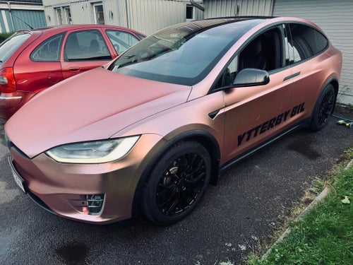 Rosa Tesla Model X 75D 525hk CCS Upgrade Subzero Dragkrok