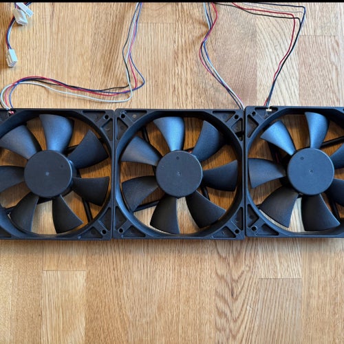 120mm PC fläkt 3x PWM styrd TOP MOTOR D121222BL