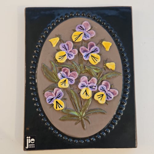 JIE Gantofta väggtavla nr 892, Styvmorsviol