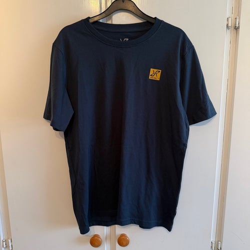 RevolutionRace mörkblå t-shirt, storlek S