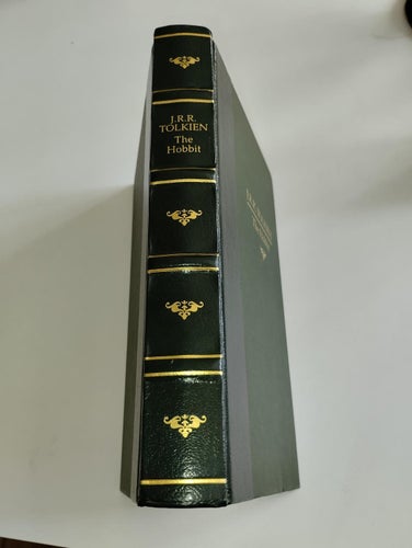 Stunning the hobbit in great condition Tolkien