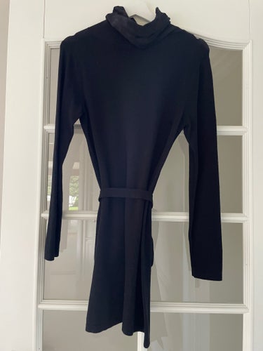 H&M svart klänning storlek S