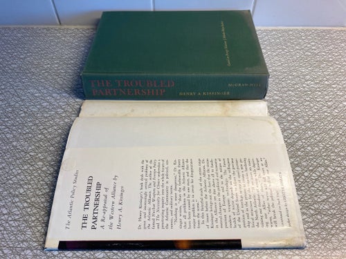 THE TROUBLED PARTNERSHIP av Henry A. Kissinger.Tryckt 1965