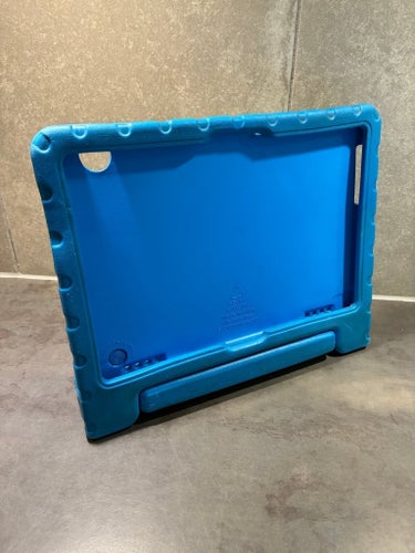 Skydd / fodral för platta / plattor / surfplatta! Stöd för ställa plattan upp!