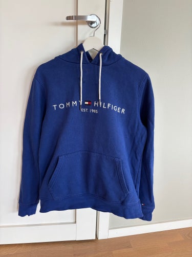 Tommy Hilfiger blå huvtröja, storlek M