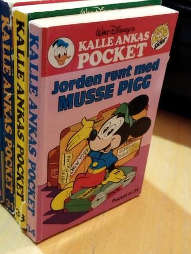 Kalle Ankas pocket 34 Walt Disney's Jorden runt med Musse Pigg. Fine