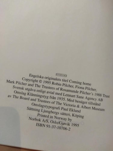 Vägen hem av Rosamunde Pilcher. bok. Very Fine plus