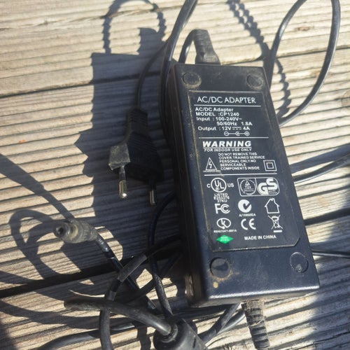 AC/DC-adaptrar och strömförsörjning