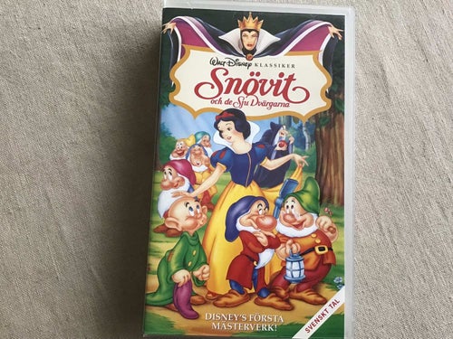 SNÖVIT OCH DE SJU DVÄRGARNA VHS SVENSKT TAL WALT DISNEY