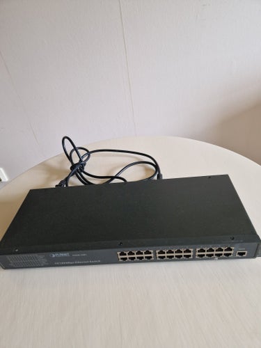 Planet 24-portars 10/100Mbps Ethernet Switch