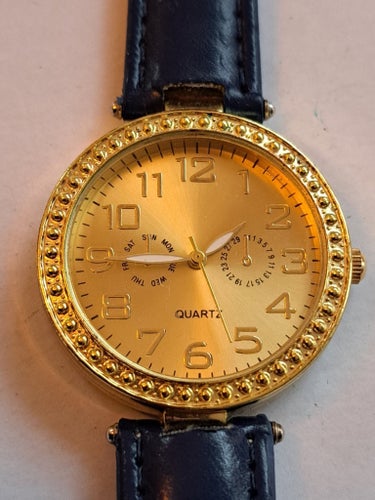 Quartz armbandsur med guldpläterad boett och blått läderarmband