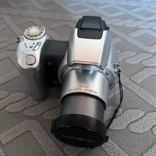Konica Minolta Dimage Z1 Digital Camera