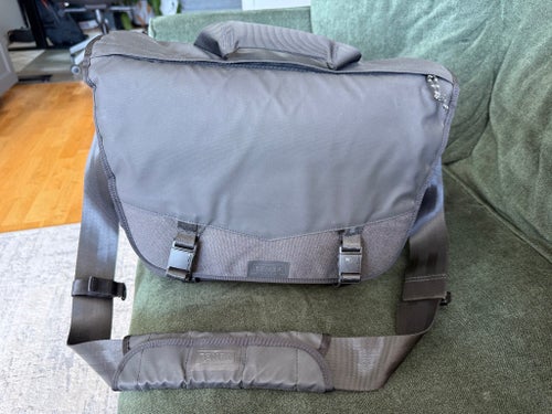 Tenba DNA 13 DSLR Messenger Bag Black