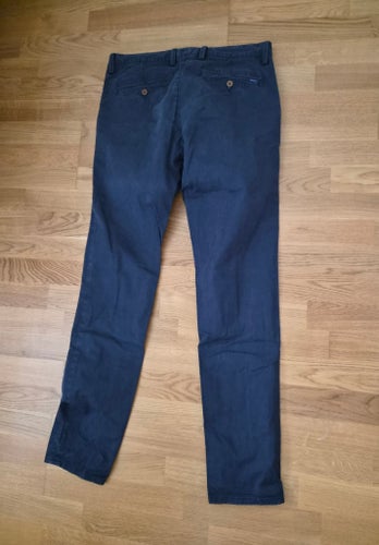 GANT mörkblå chinos, storlek W33/L34 slim fit