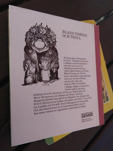 bland Tomtar och Troll åttiofjärde årgången. bok, inbunden Very Fine plus