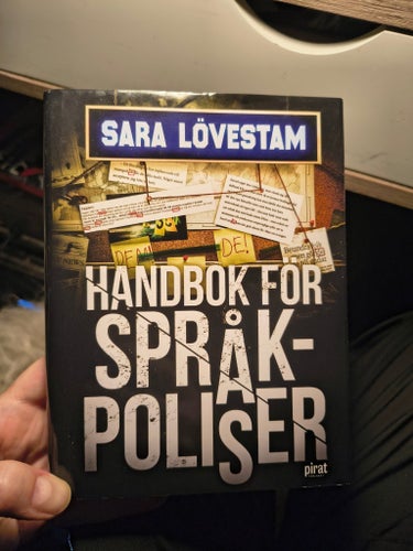 Handbok för språkpoliser av Sara Lövestam