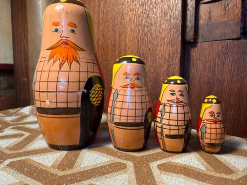 Matroesjka set med 4 trädockor