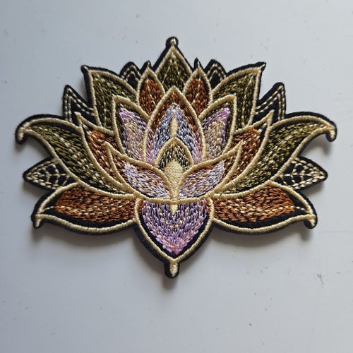 1st Broderat Tygmärke brun lotus