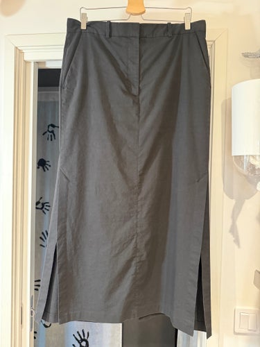 COS svart kjol, storlek EUR 42