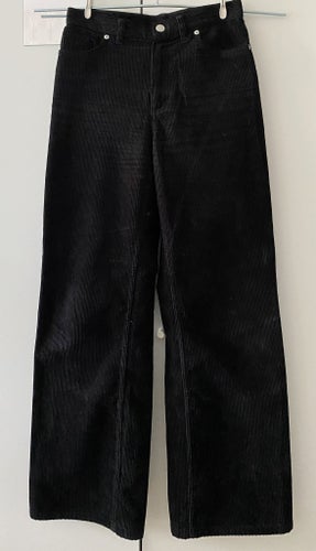 Svarta manchesterbyxor (36) Monki