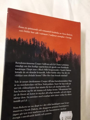 Dödligt villospår av Nora Roberts, bok, Very Fine