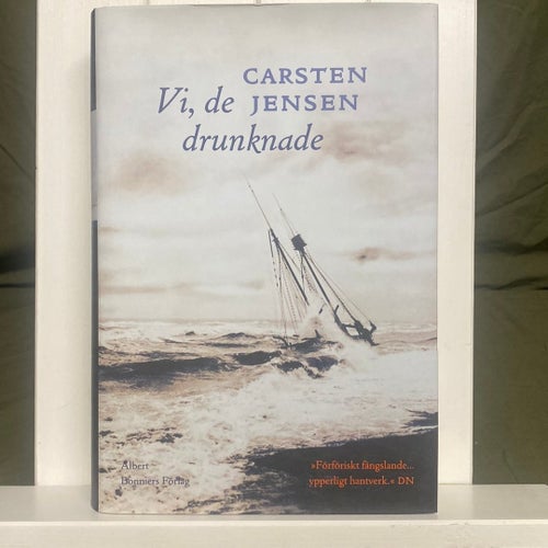 Vi, de drunknade av Carsten Jensen, Albert Bonniers Förlag