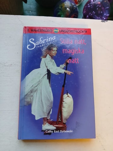 Stilla natt, magiska natt - Sabrina tonårshäxan - Cathy East Dubowski