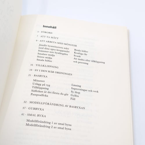 Sy byxor: 22 olika dammodeller, sex grundmönster på ett mönsterark av Anki Spets