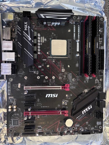 MSI B450 Gaming Plus Max Moderkort med AMD Ryzen 5 3600 CPU och 16GB Corsair