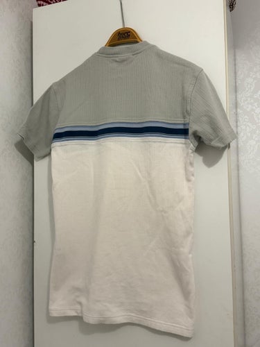 Peak Performance grå, vit, blå t-shirt