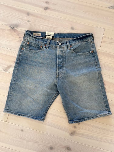 Nya!!! Levi's blå shorts, storlek W31 L
