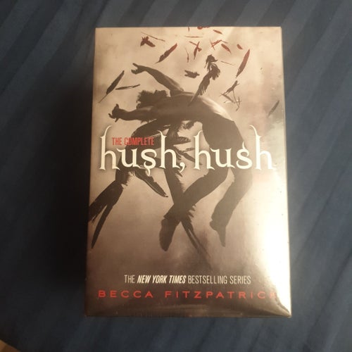 The Complete Hush, Hush Saga - komplett - av Becca Fitzpatric, på Engelska