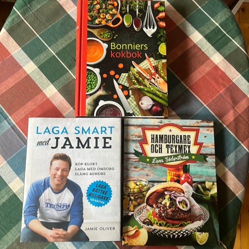 3 Kokböcker paket: Bonniers, Jamie Oliver, Hamburgare & Texmex