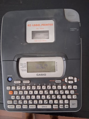 Casio KL-820 Etikettskrivare