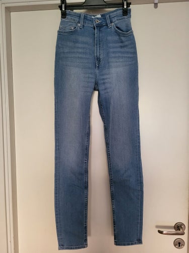 Fina skinny jeans med stretch stlk 34