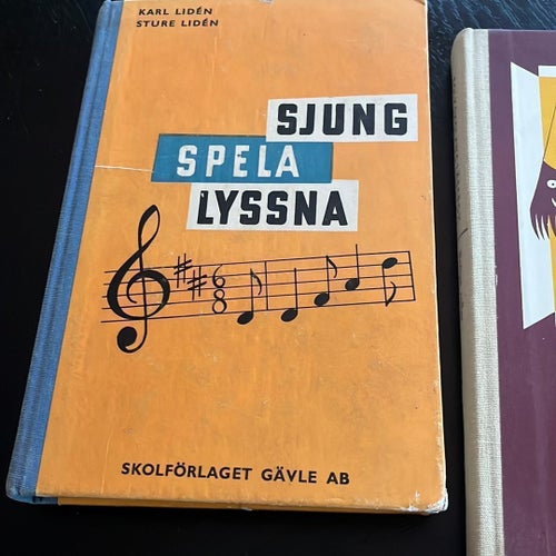 Äldre böcker: Sjung Spela Lyssna, Roliga roller samt Skolkören