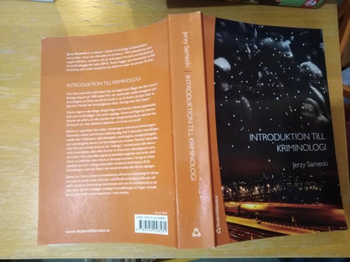 Introduktion till kriminologi av Jerzy Sarnecki. bok, Very Fine plus