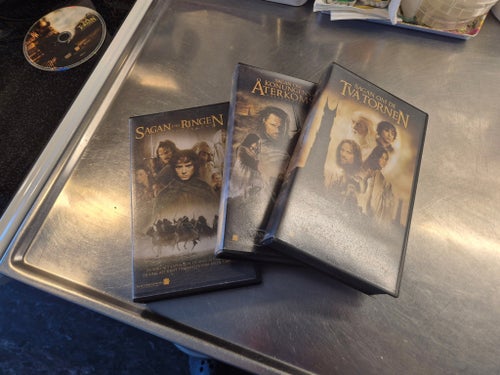 Sagan om Ringen trilogin på VHS i grymt gott skick! Aldrig spelade!